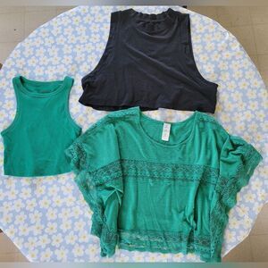 XS Womens Green and Black Crop Tops Bundle